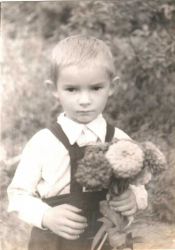 B-Zgonnikov-Petr-8-years-in-1957