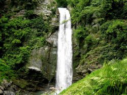 B-Ninigori-waterfall-in-Lagodekhi