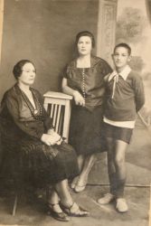 G--Marya-Khakhutashvili---v-centre-1929