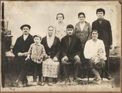 Mina Alexeenko with his family 2